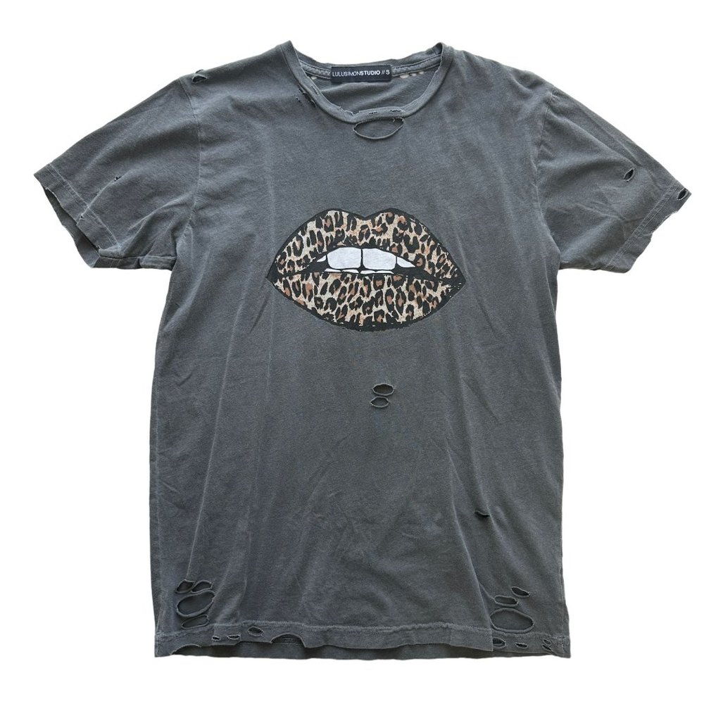 Lulu Simon Studio Small Gray Leopard Animal Print Lips Short Sleeve Cotton T-Shi